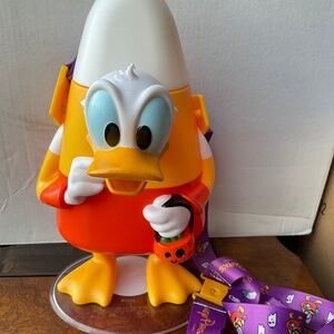 Disney parks Halloween Donald sipper